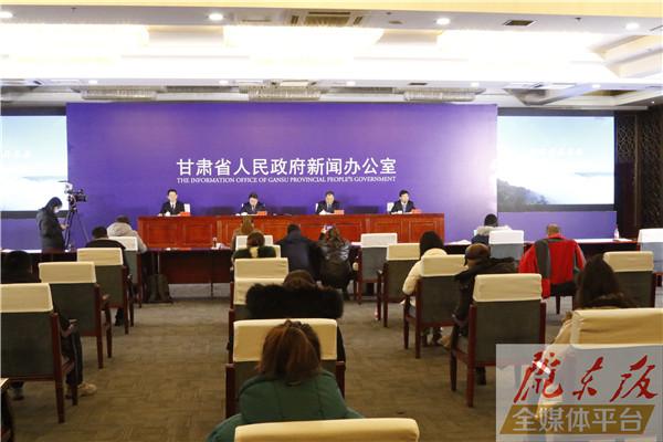 慶陽(yáng)市8個(gè)縣（區(qū)）、570個(gè)貧困村、14.99萬(wàn)戶61.05萬(wàn)貧困人口全部脫貧