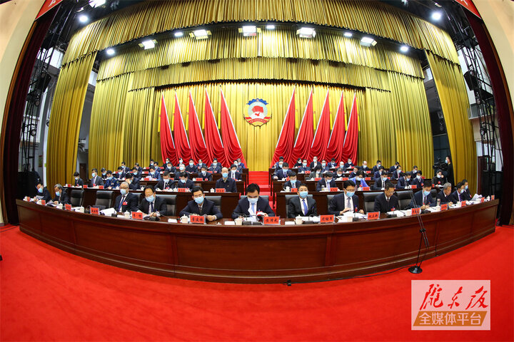 【市兩會(huì)視頻海報(bào)】努力開創(chuàng)新時(shí)代慶陽政協(xié)工作新局面，為推動(dòng)慶陽老區(qū)全面振興作出新的更大貢獻(xiàn)！