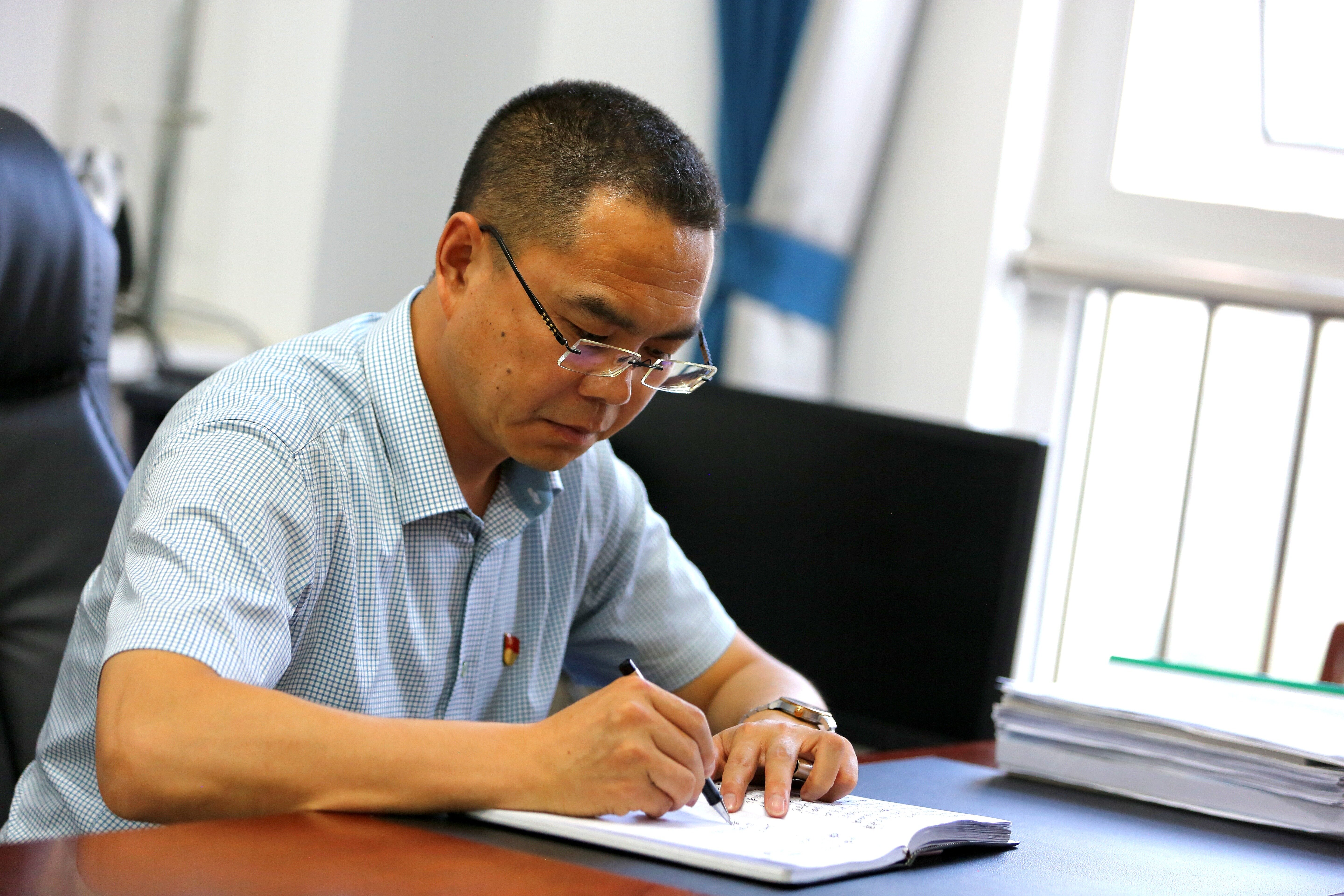聚焦內(nèi)涵謀新篇 推動發(fā)展開新局——訪慶陽四中黨總支書記、校長齊建偉