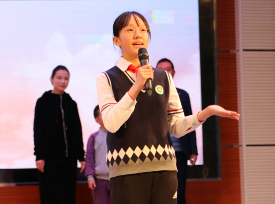 【新時代慶陽好少年·辛佳?！坑眯袆泳`放光彩