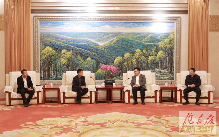 黃澤元周繼軍與阿里巴巴集團(tuán)副總裁、阿里云全球銷售總裁蔡英華一行座談