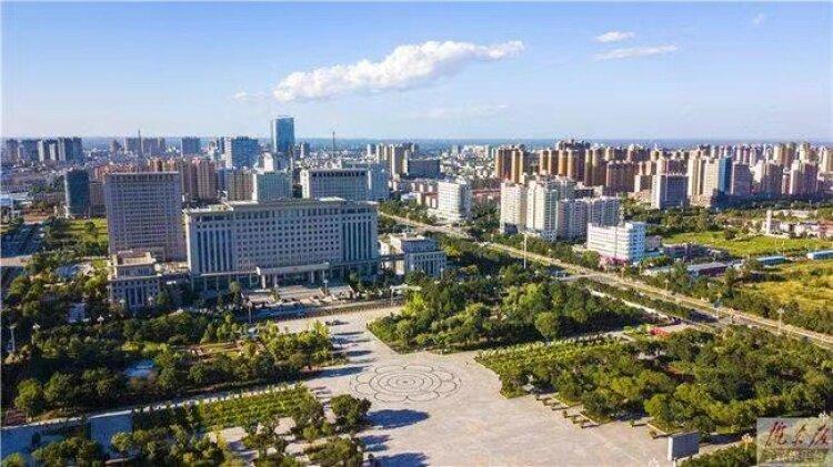 2022年，我市環(huán)境空氣優(yōu)良天數(shù)達297天。隴東報全媒體記者 俄少飛 攝