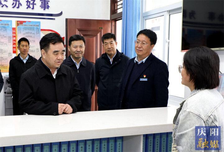 黃澤元在華池縣調(diào)研時強(qiáng)調(diào) 轉(zhuǎn)變作風(fēng)抓落實(shí)把措施舉措轉(zhuǎn)化為發(fā)展實(shí)效 堅持不懈興產(chǎn)業(yè)把資源稟賦轉(zhuǎn)化為發(fā)展優(yōu)勢