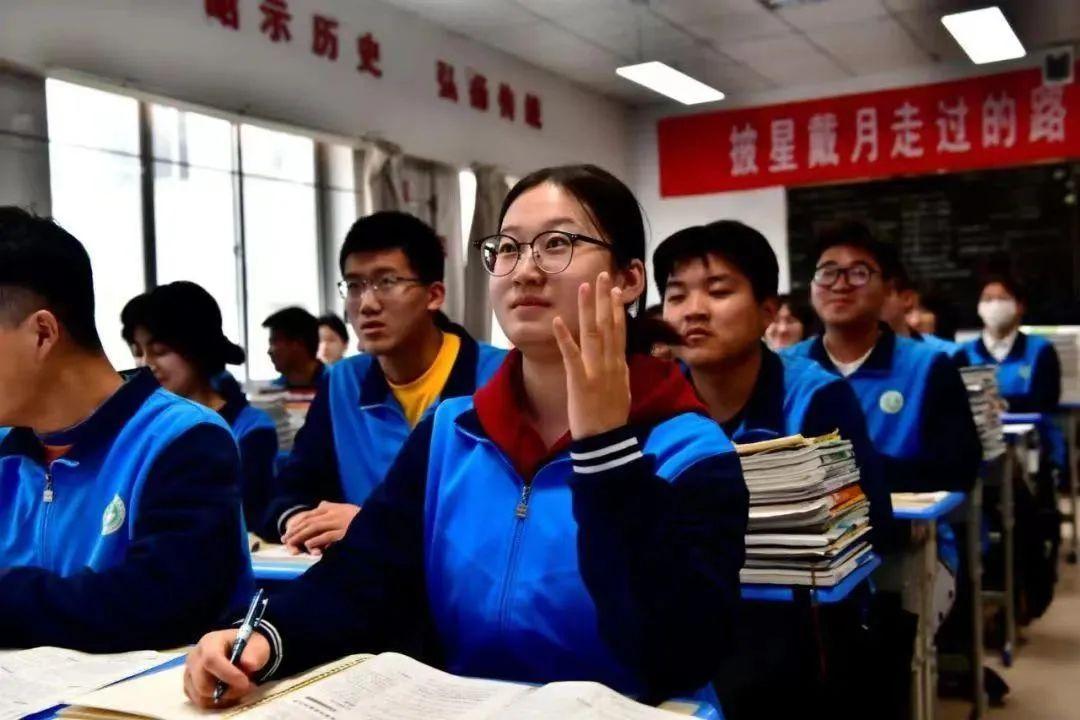 勵(lì)志！暖心！寧縣二中“高位截肢”女孩鞏瑜圓夢(mèng)西北師大