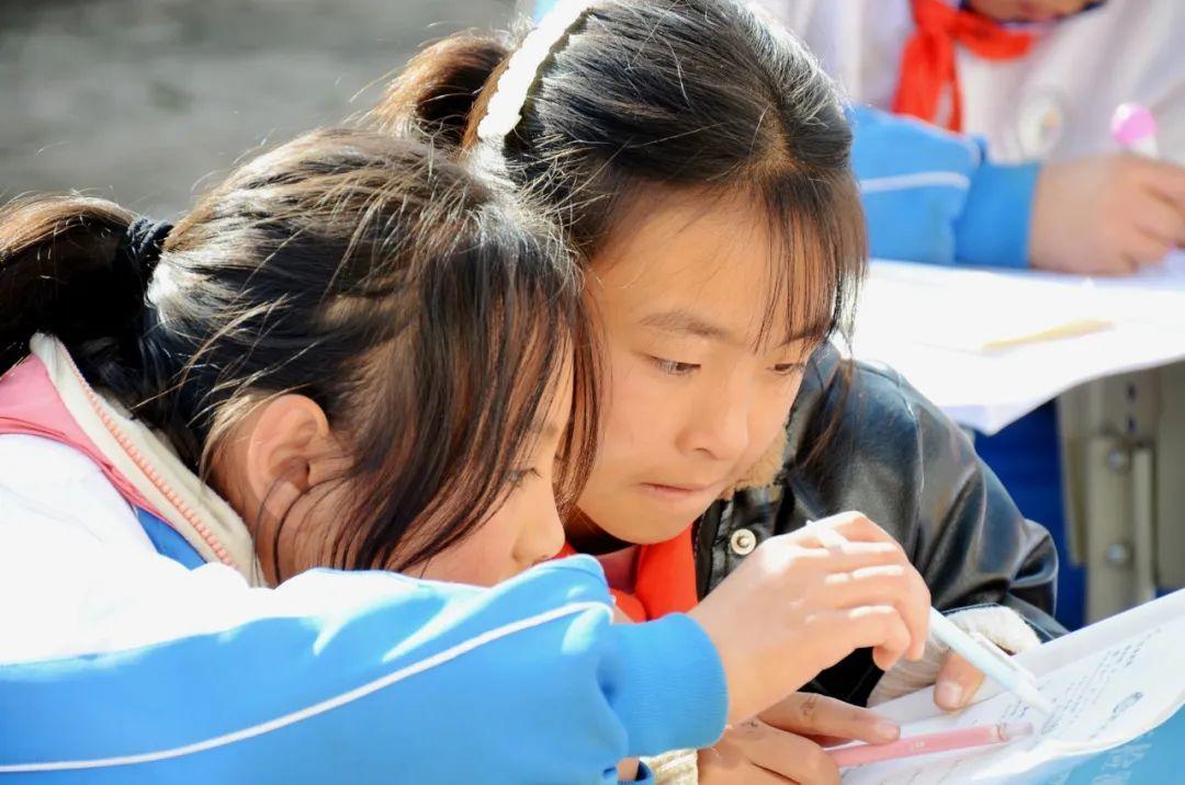 周末聊一會兒 | 陪讀打卡，你被孩子五花八門的“作業(yè)”拿捏了嗎？