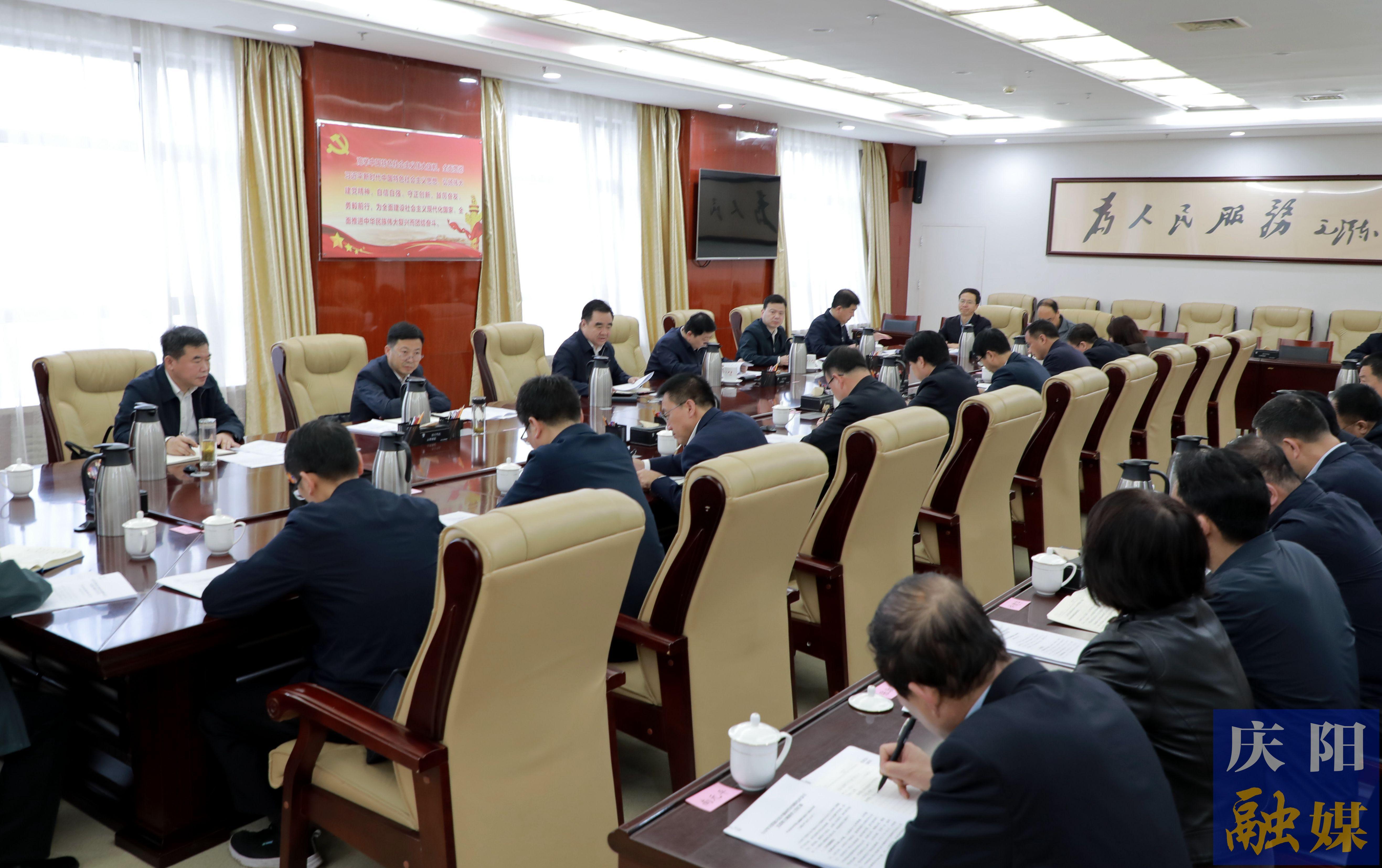 黃澤元在市委主題教育領(lǐng)導(dǎo)小組會議上強(qiáng)調(diào) 面面俱到步步深入確保主題教育取得實(shí)效 層層落實(shí)真正見效推動各項工作再上臺階