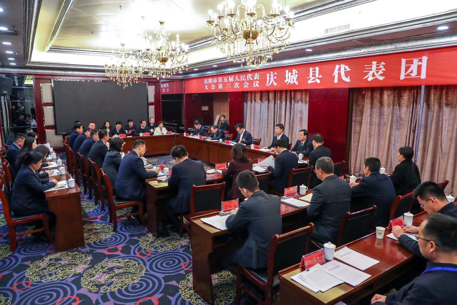 黃澤元在參加慶城縣代表團(tuán)審議時強(qiáng)調(diào) 把準(zhǔn)政策導(dǎo)向縣域特點(diǎn)經(jīng)濟(jì)規(guī)律角色定位 在推動高質(zhì)量發(fā)展上邁出更加堅(jiān)實(shí)的步伐
