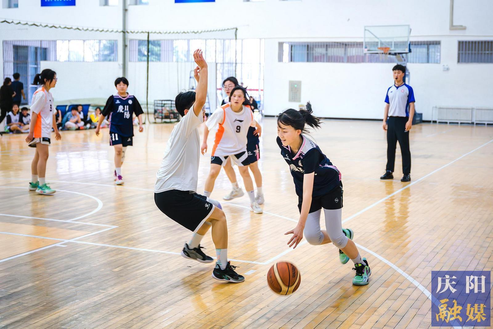 【攝影報(bào)道】慶陽(yáng)市“育才杯”青少年籃球邀請(qǐng)賽精彩不斷！
