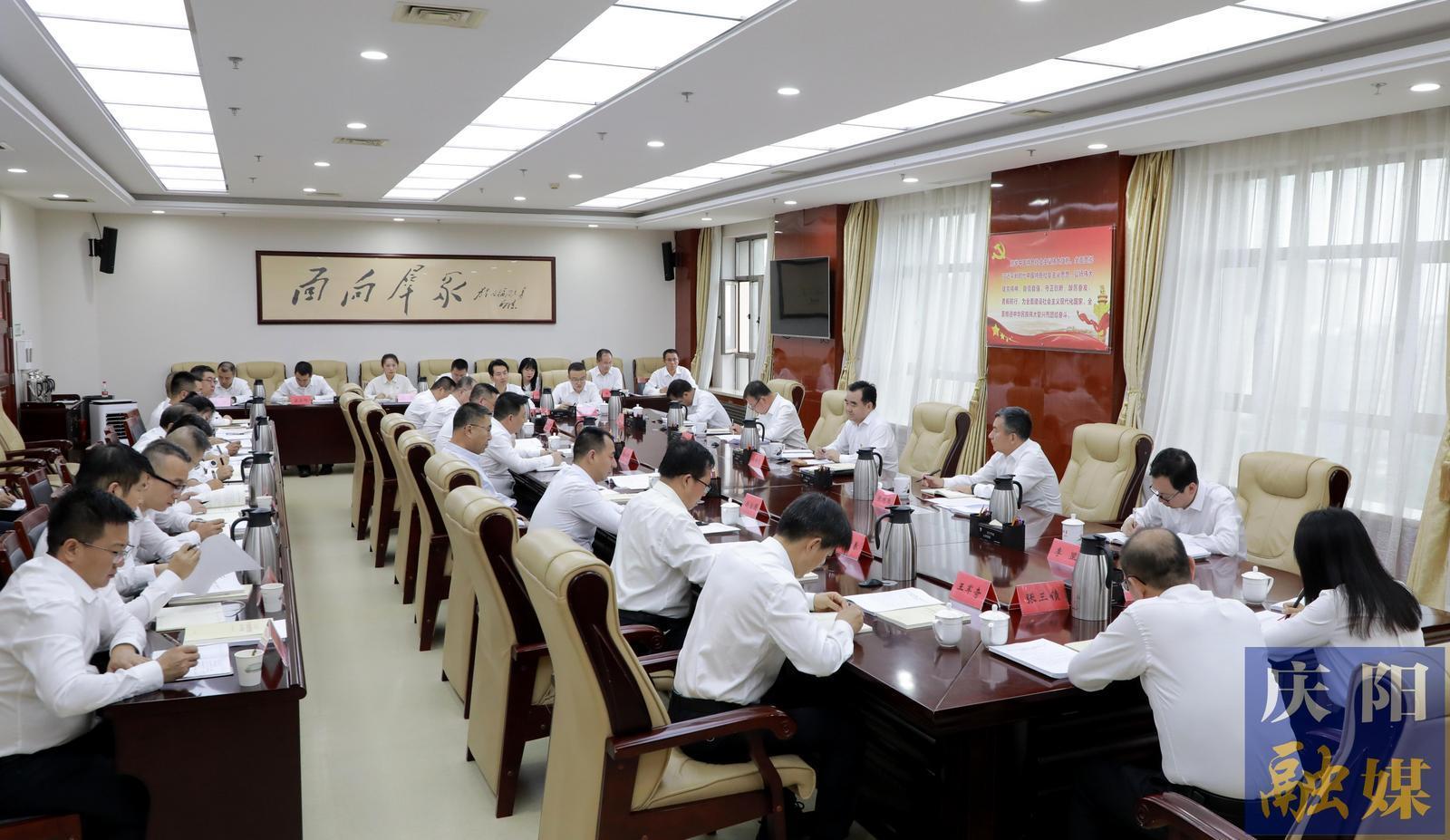 黃澤元在市委辦公室黨總支講專題黨課 勉勵全體黨員在知紀明紀上下功夫，在增強自覺上常修煉，在工作質(zhì)量上見實效，切實把黨紀學習教育成效轉(zhuǎn)化為擔當作為、干事創(chuàng)業(yè)的強大動力