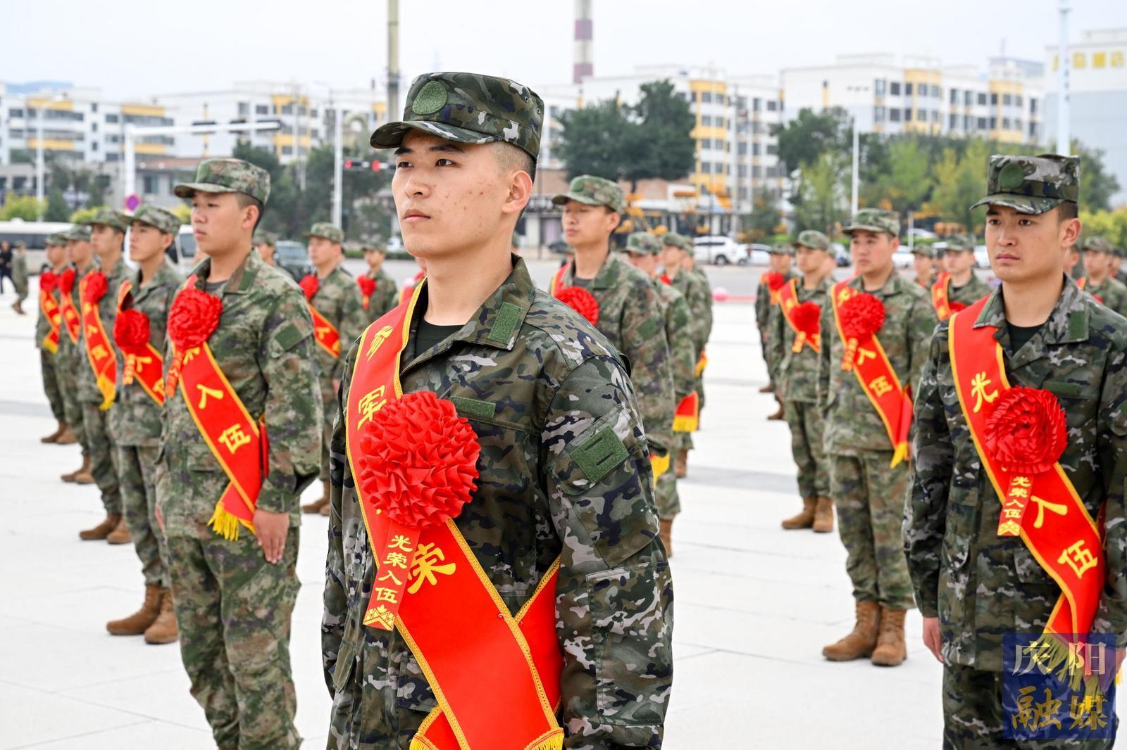 【攝影報道】光榮啟程！慶陽市歡送2024年下半年入伍新兵奔赴軍營