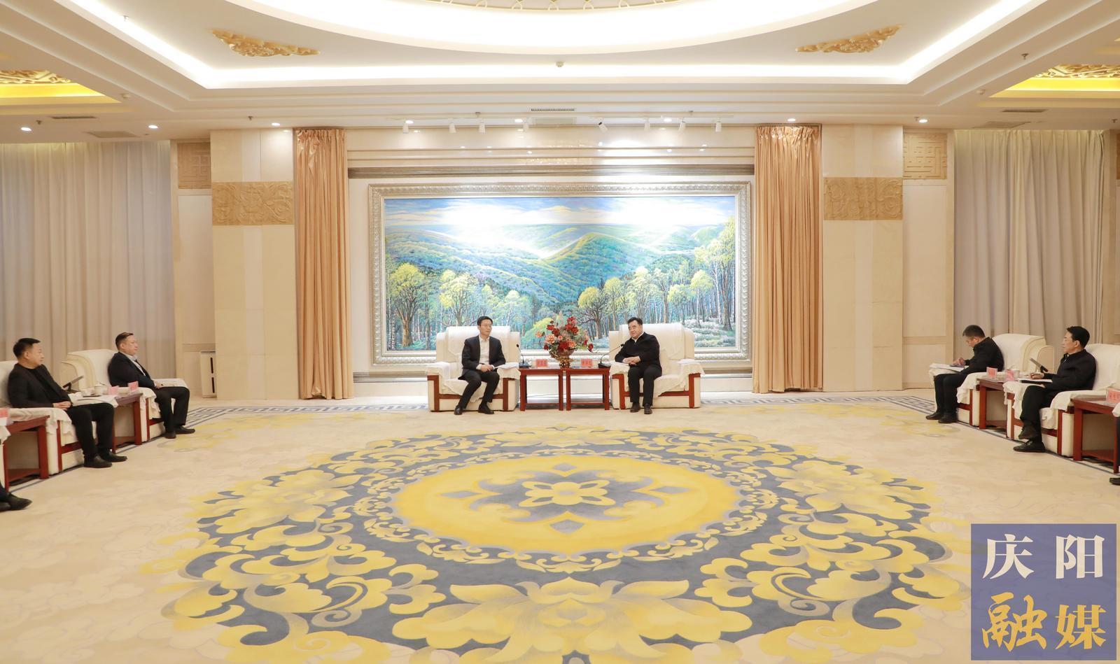 黃澤元與交通銀行甘肅省分行黨委書記、行長方衛(wèi)星一行座談