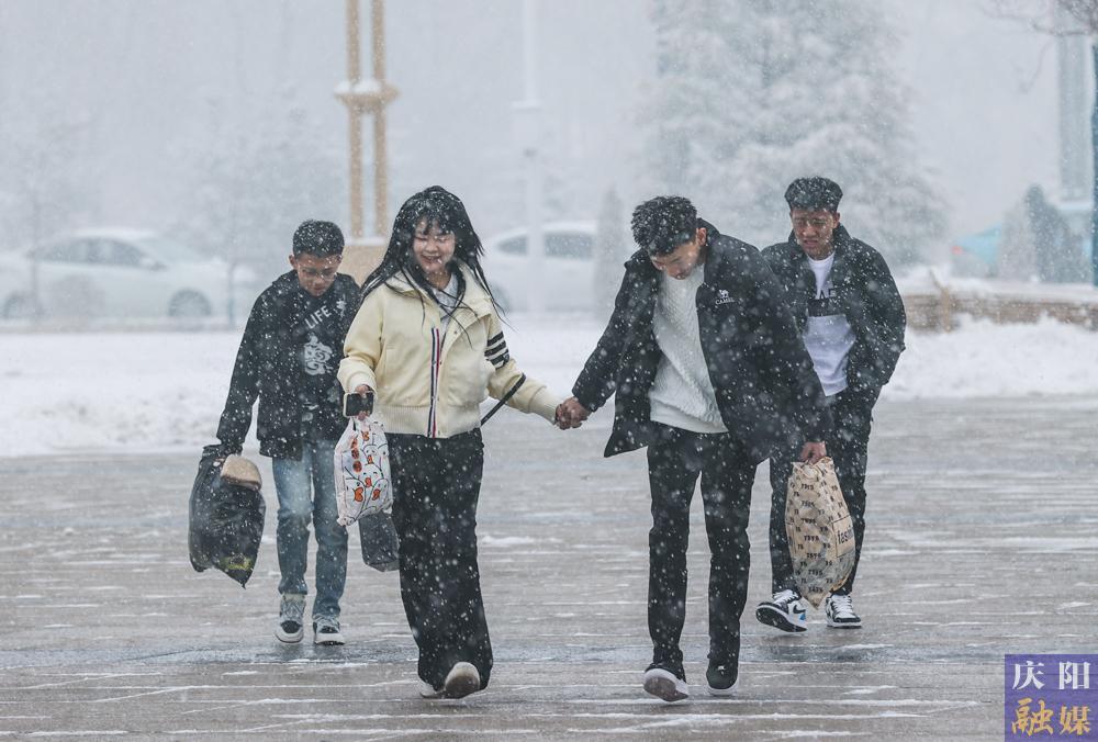【攝影專題】風(fēng)雪兼程，回家過(guò)年！