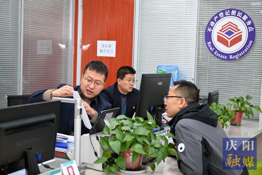 【攝影報(bào)道】新春開工第一天，慶陽(yáng)市各行各業(yè)元?dú)鉂M滿啟新程
