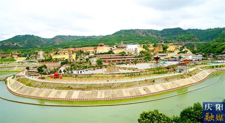 【2025慶陽市農(nóng)文旅融合發(fā)展百千萬工程探訪記】引“鳳”突圍 蝶變換顏 ——慶城縣藥王洞養(yǎng)生小鎮(zhèn)農(nóng)文旅融合發(fā)展紀(jì)實